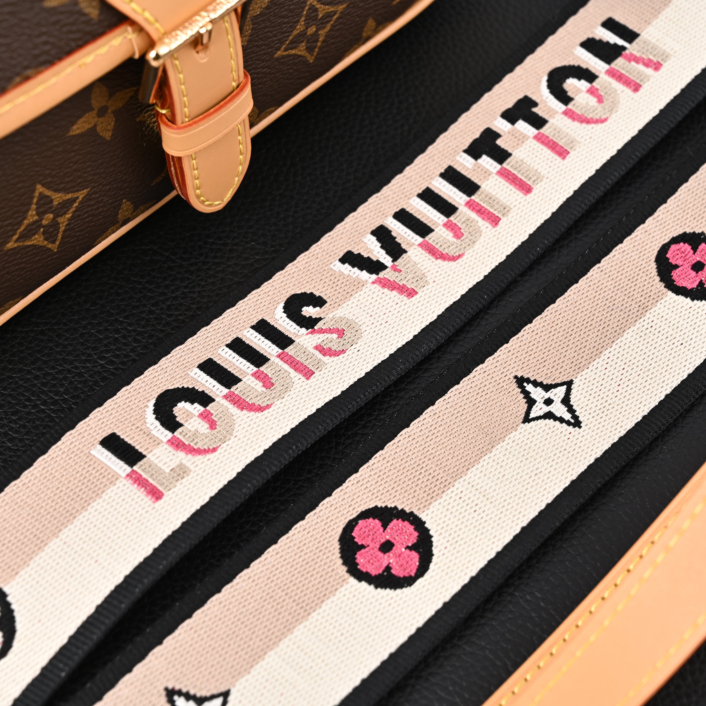 Louis Vuitton Croissant Bag Monogram Canvas