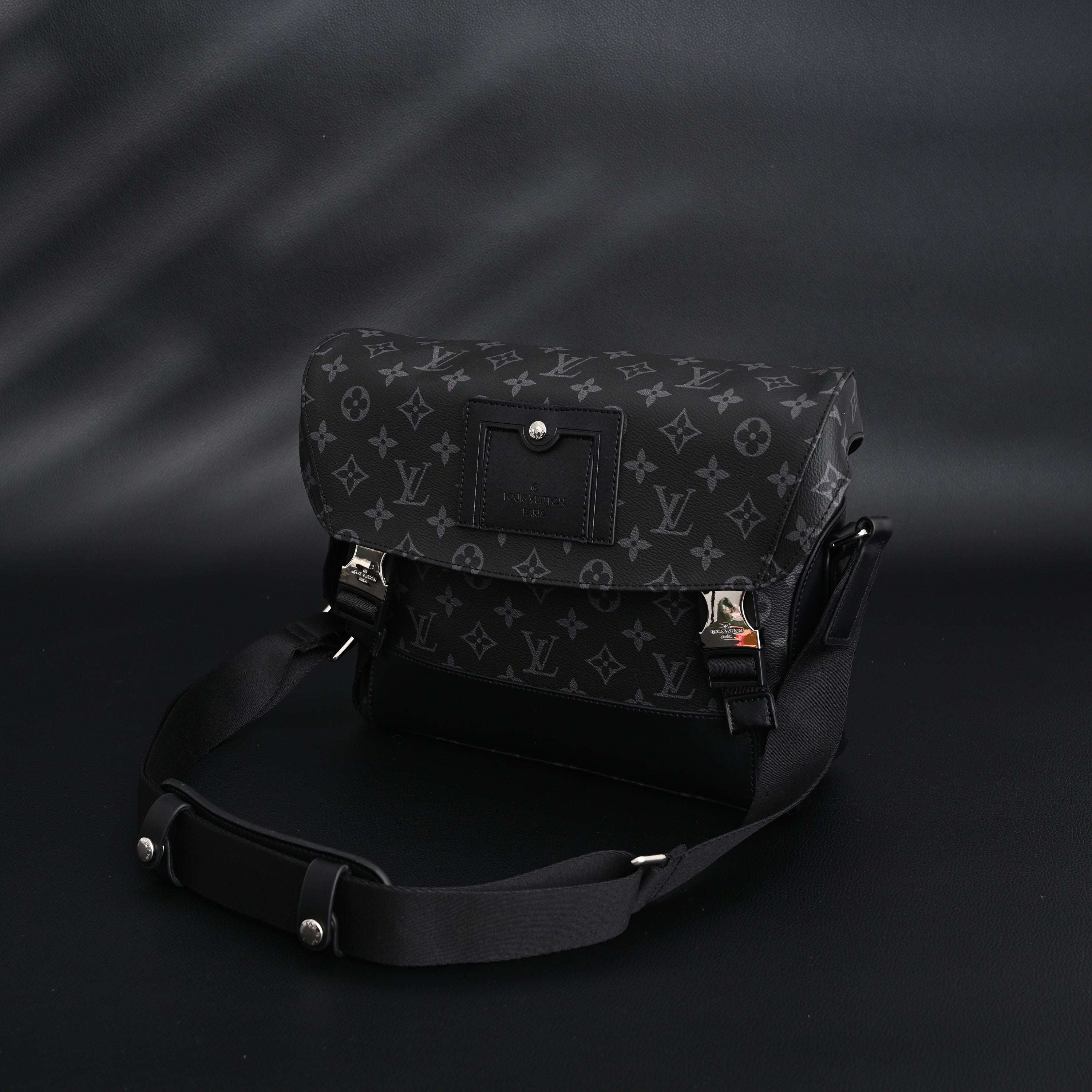 Louis Vuitton Messenger Bag – Monogram Eclipse Canvas