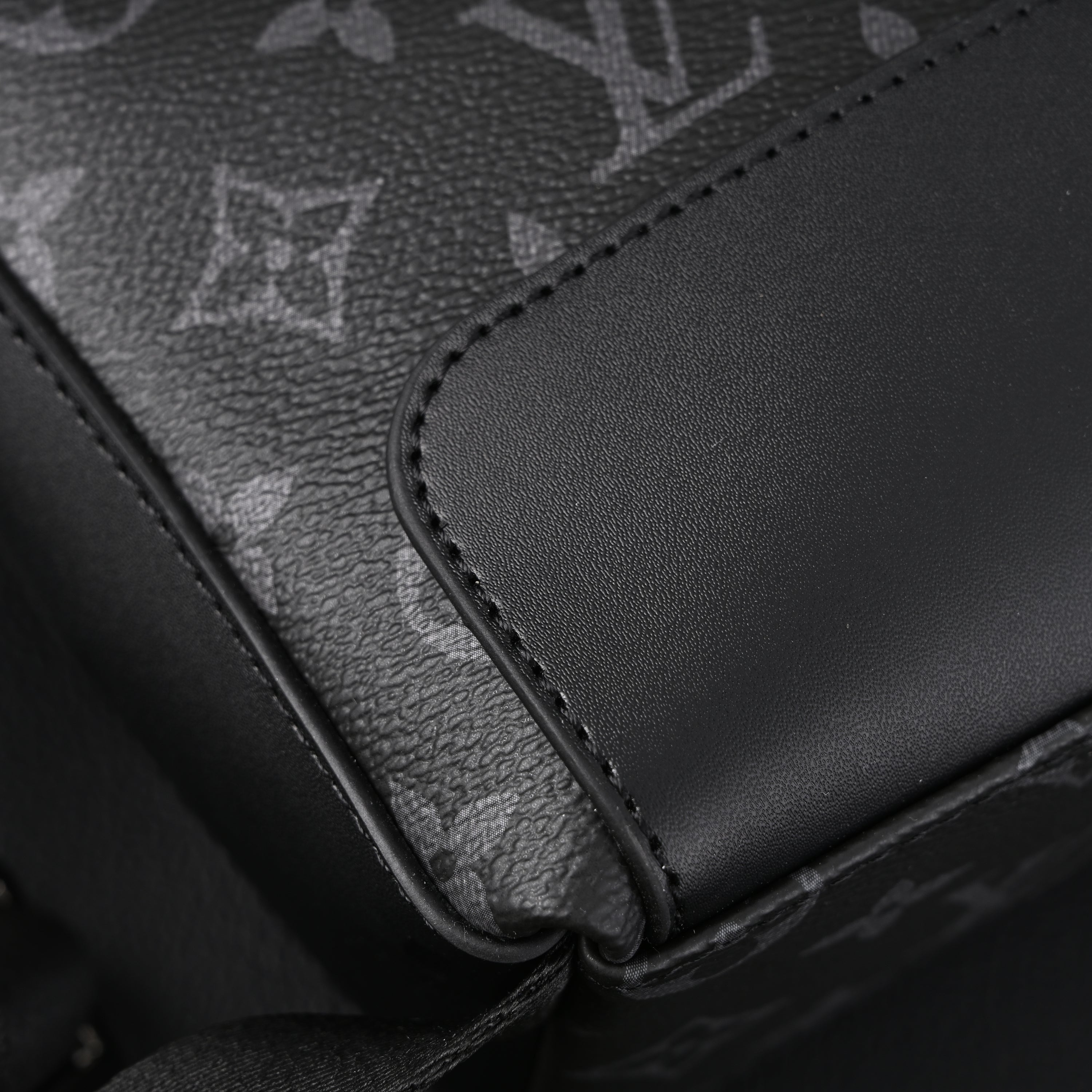 Louis Vuitton Messenger Bag – Monogram Eclipse Canvas