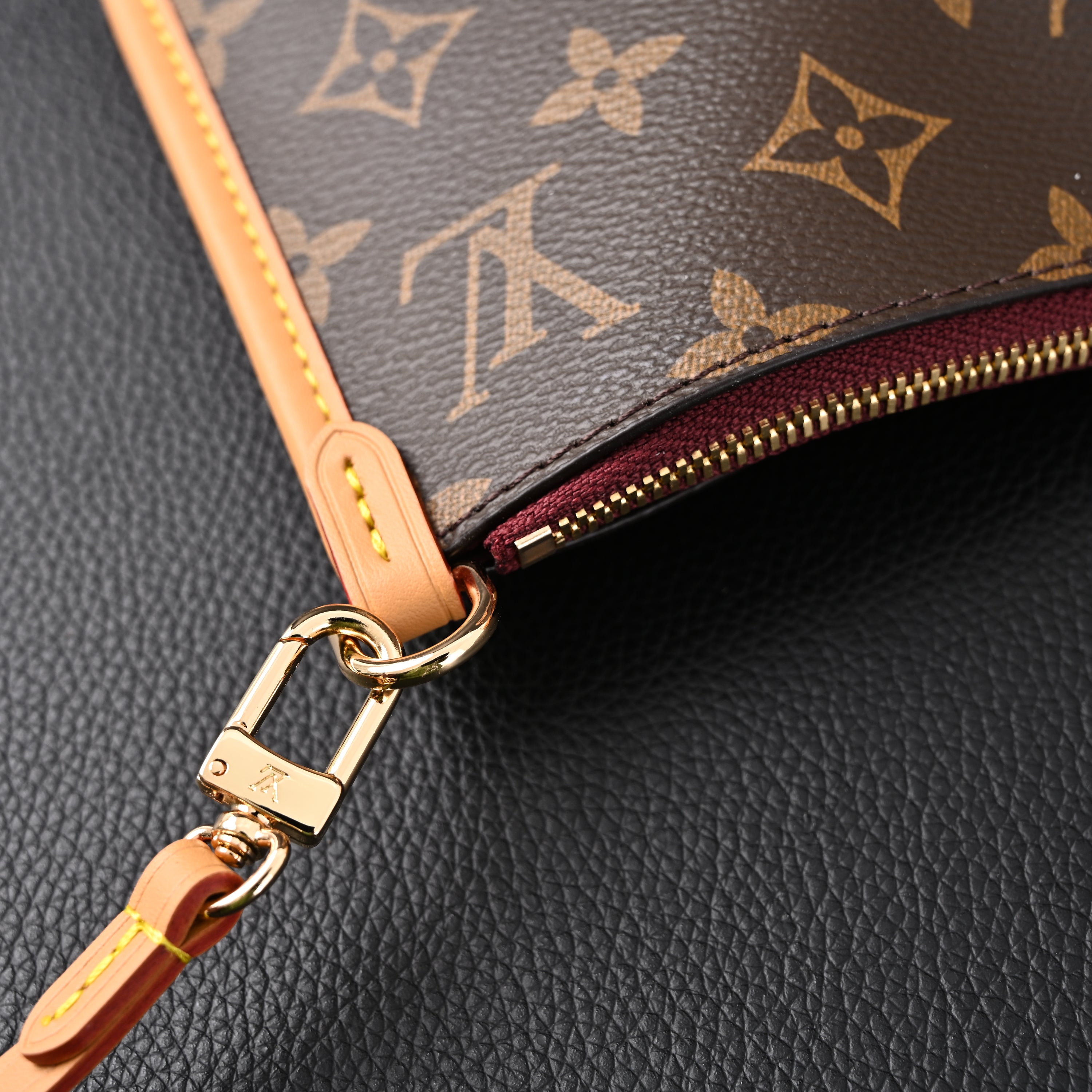 Louis Vuitton Neo Noé Bucket Bag – Monogram Canvas with Bordeaux Interior