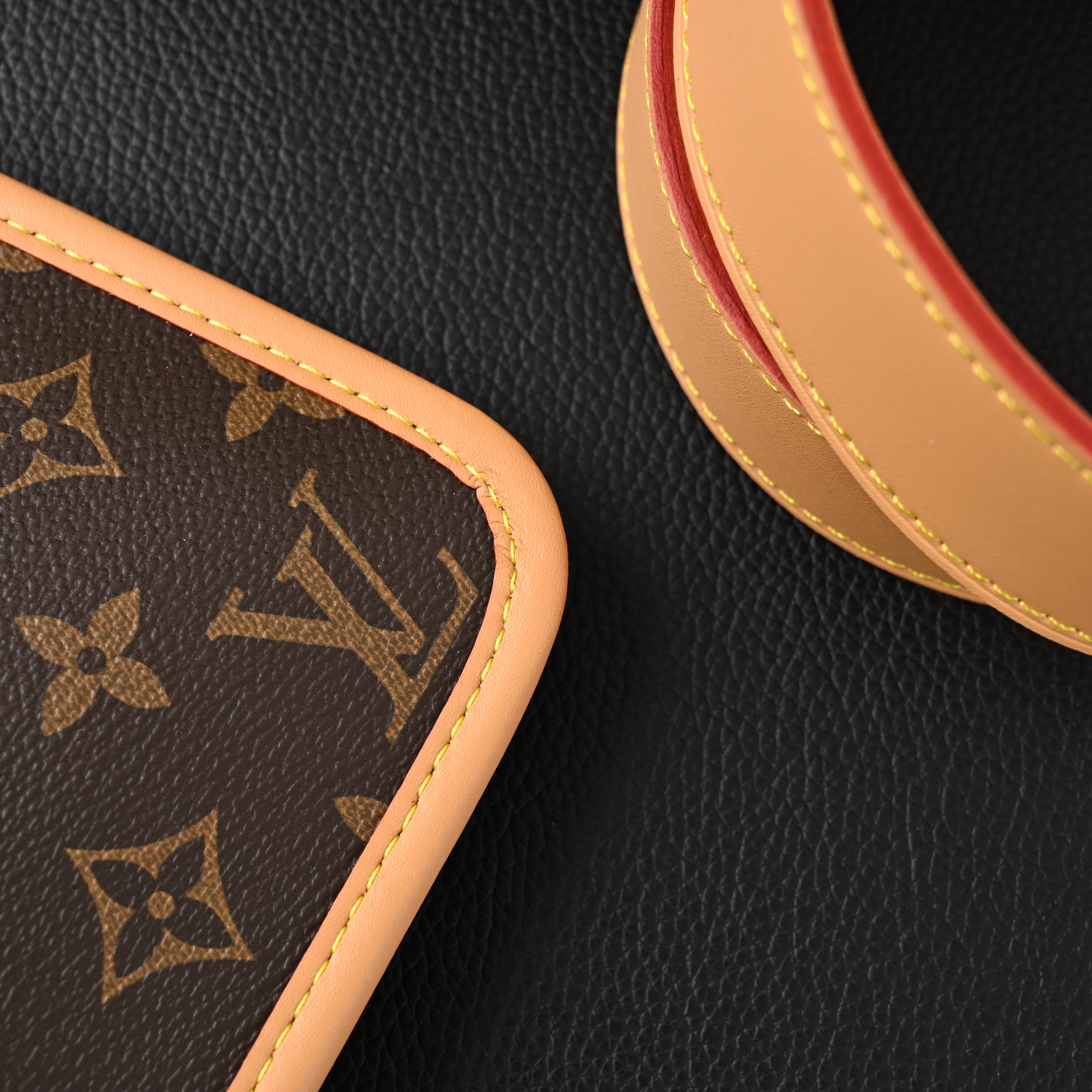 Louis Vuitton Neo Noé Bucket Bag – Monogram Canvas with Bordeaux Interior