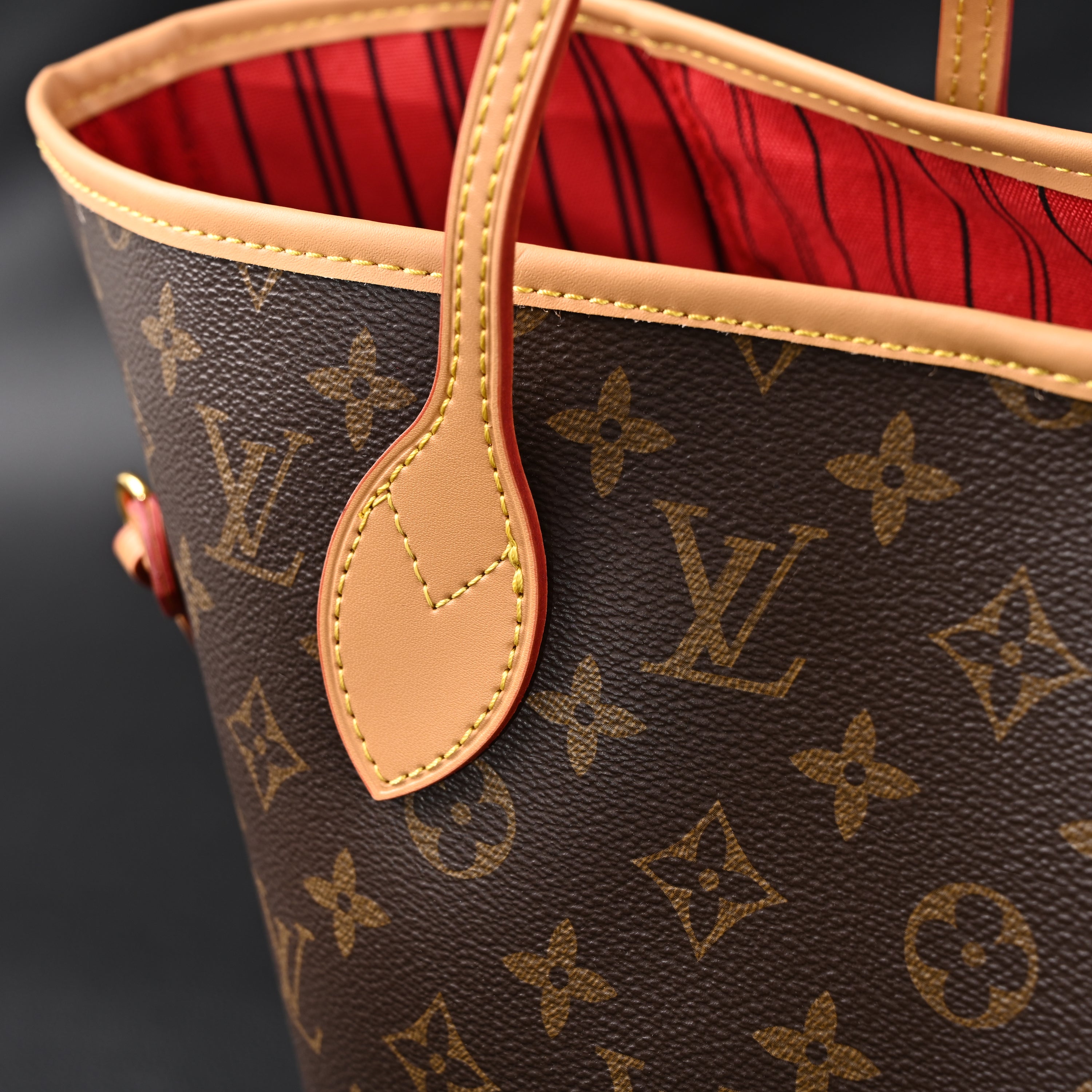 Louis Vuitton Neverfull MM Tote Bag – Monogram Canvas with Red Interior