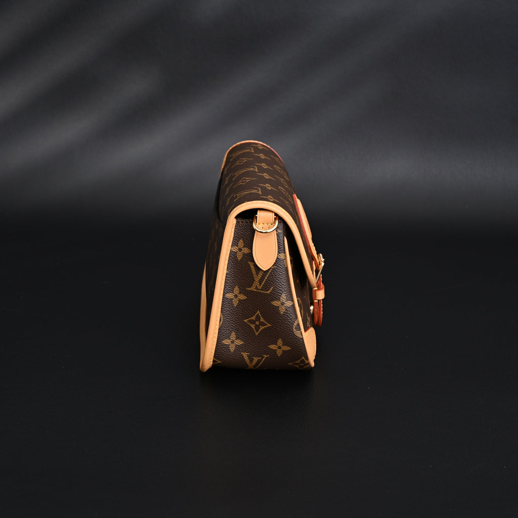 Louis Vuitton Croissant Bag Monogram Canvas