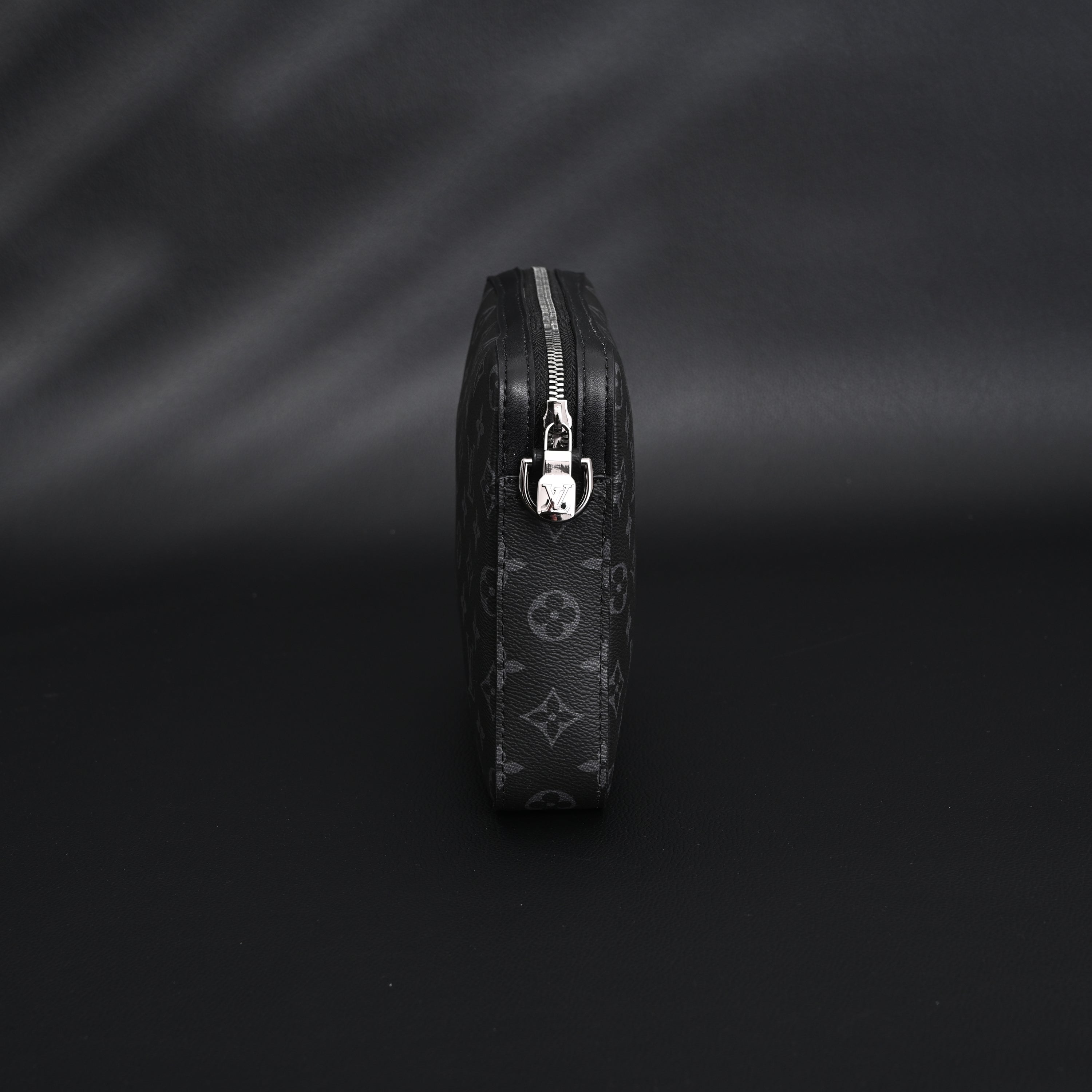 Louis Vuitton Discovery Pochette MM – Monogram Eclipse