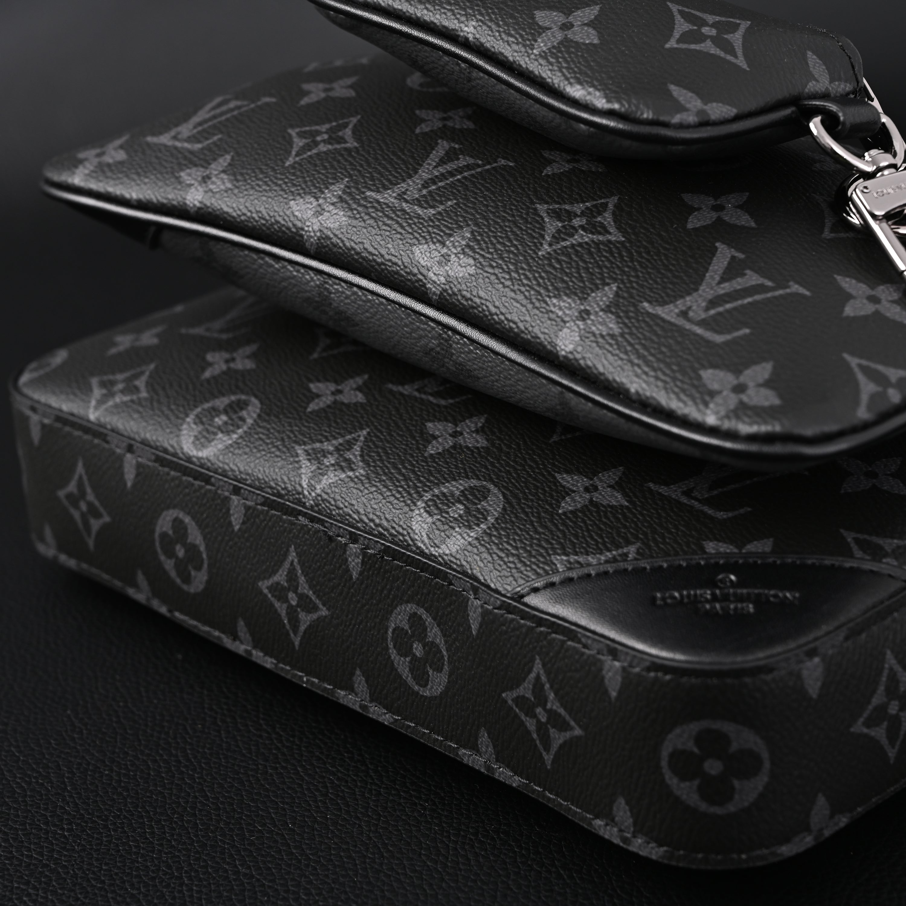 Louis Vuitton Discovery Pochette MM – Monogram Eclipse