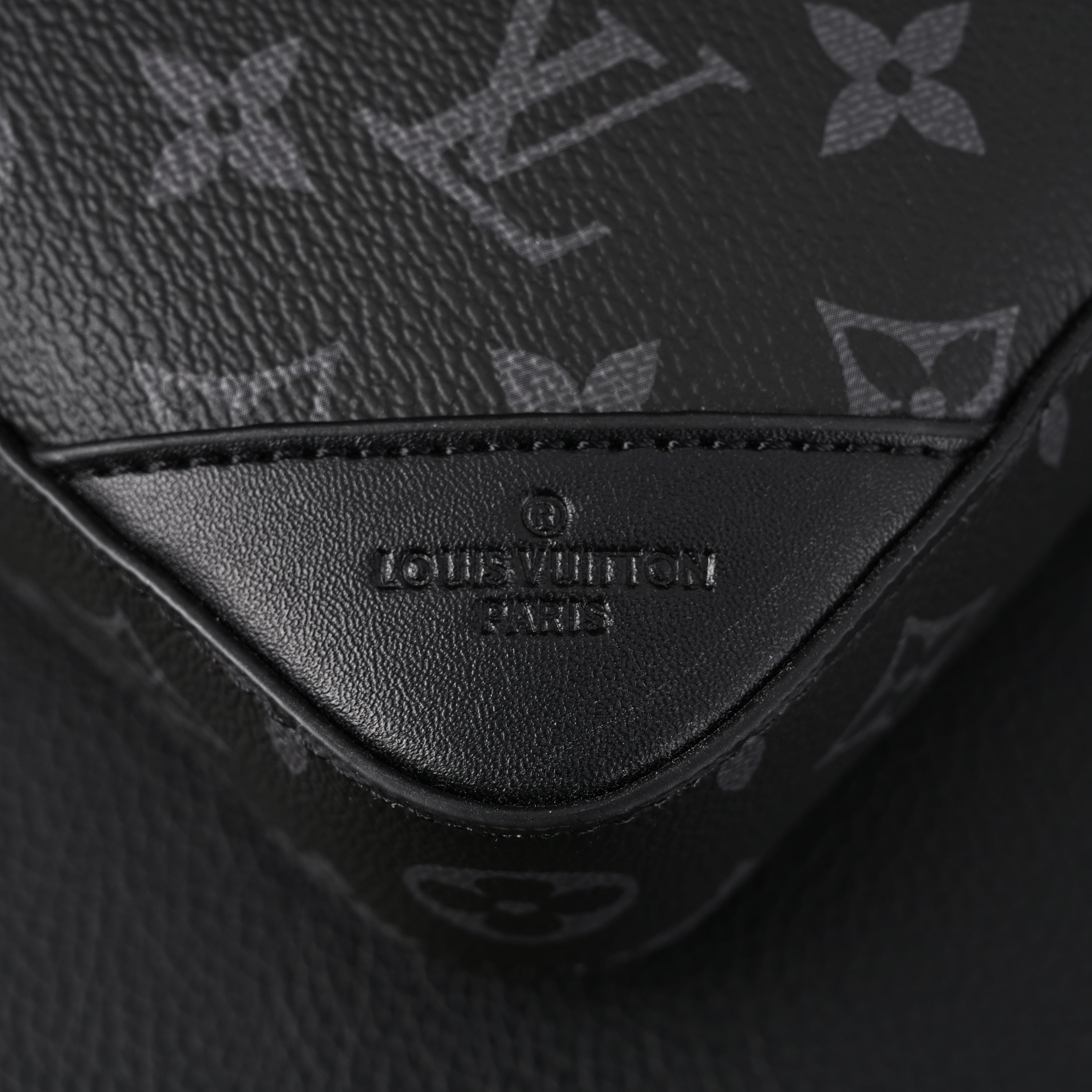 Louis Vuitton Discovery Pochette MM – Monogram Eclipse