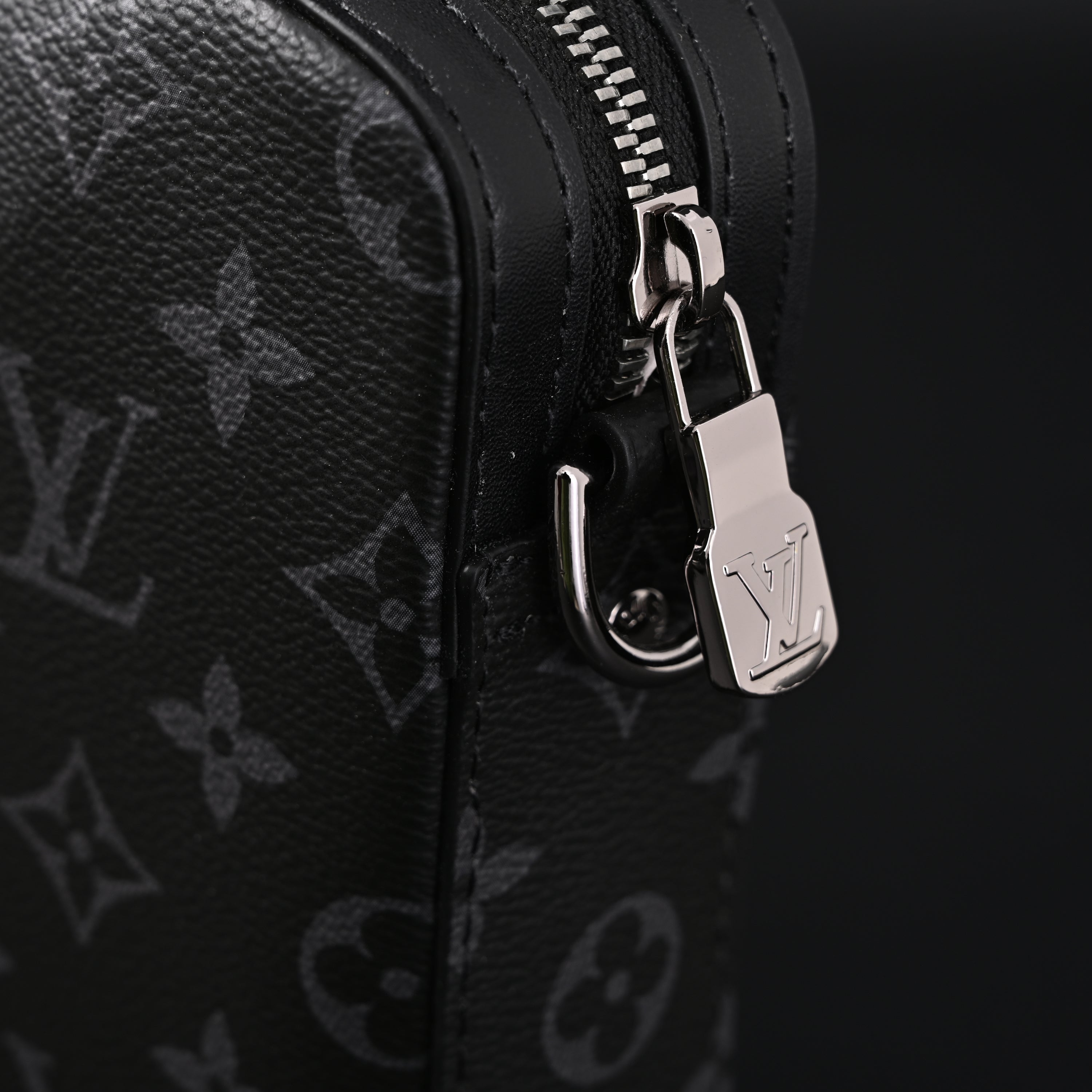 Louis Vuitton Discovery Pochette MM – Monogram Eclipse