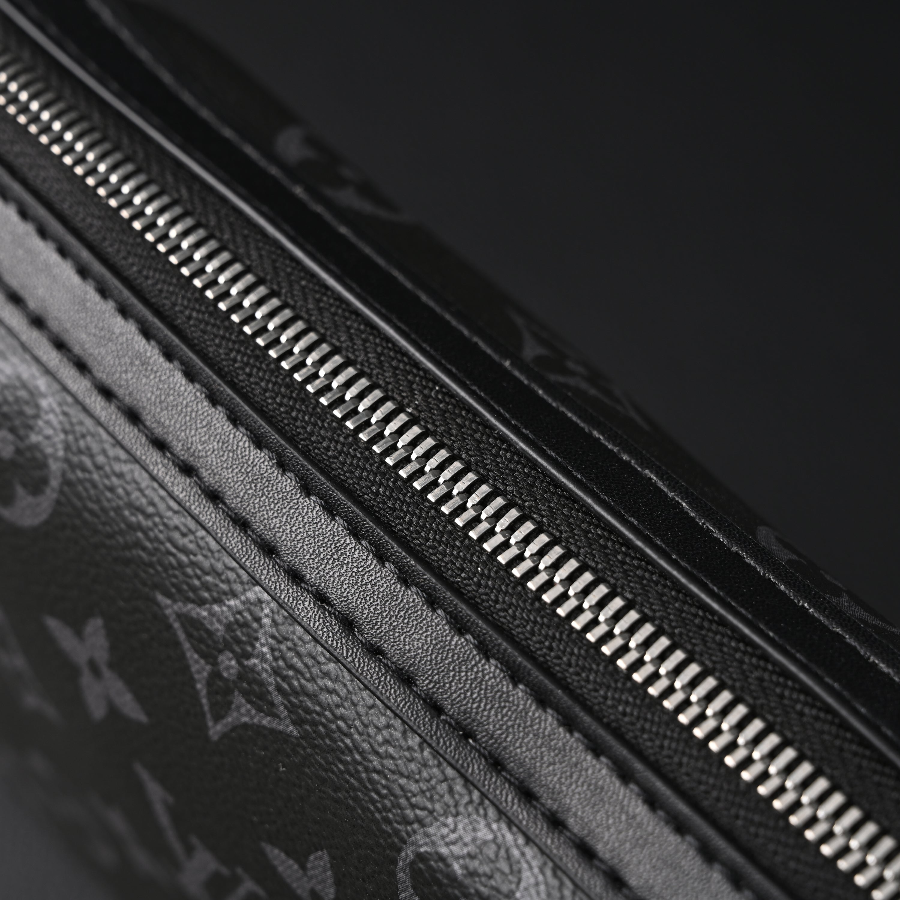 Louis Vuitton Discovery Pochette MM – Monogram Eclipse