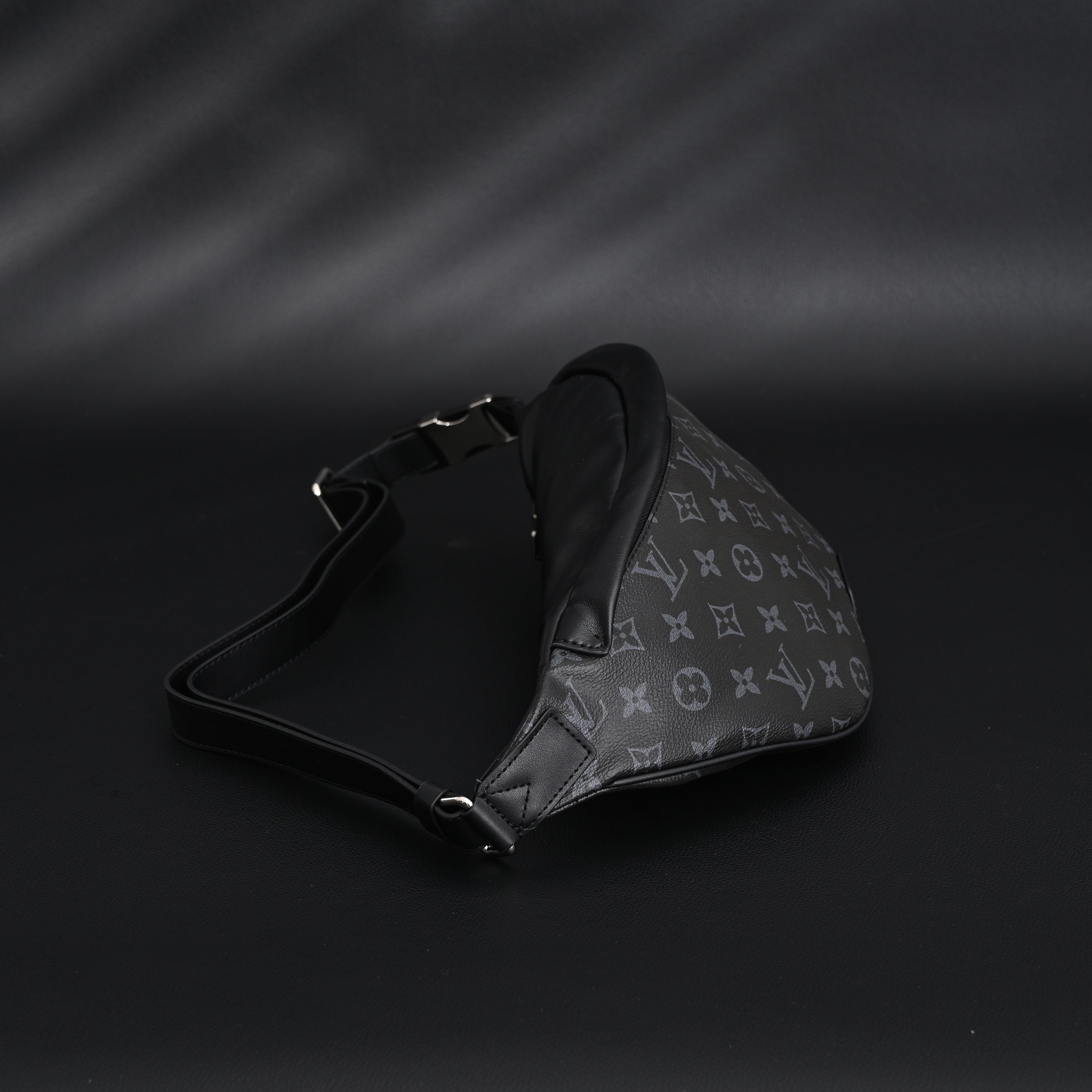 Louis Vuitton Discovery Bumbag – Monogram Eclipse