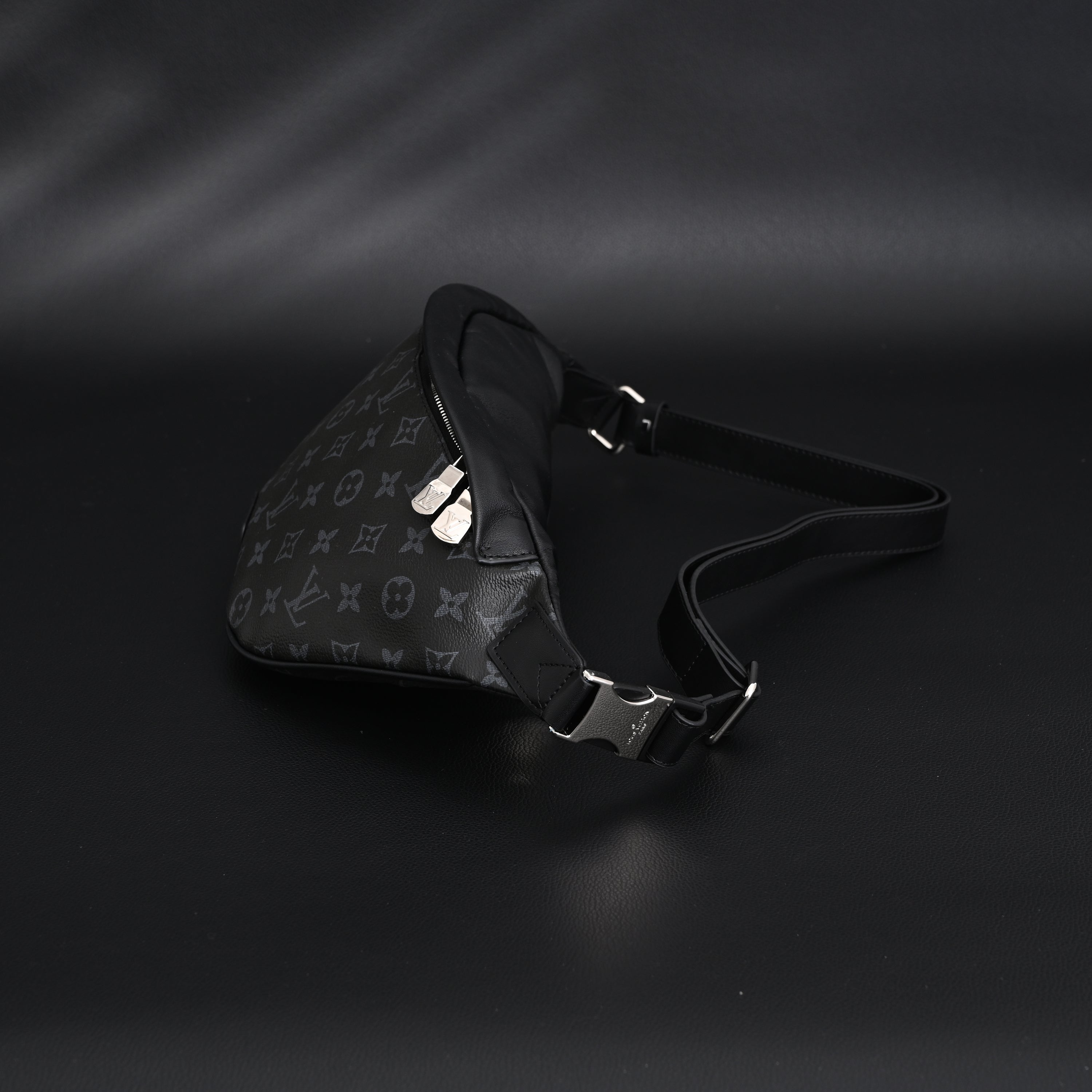 Louis Vuitton Discovery Bumbag – Monogram Eclipse