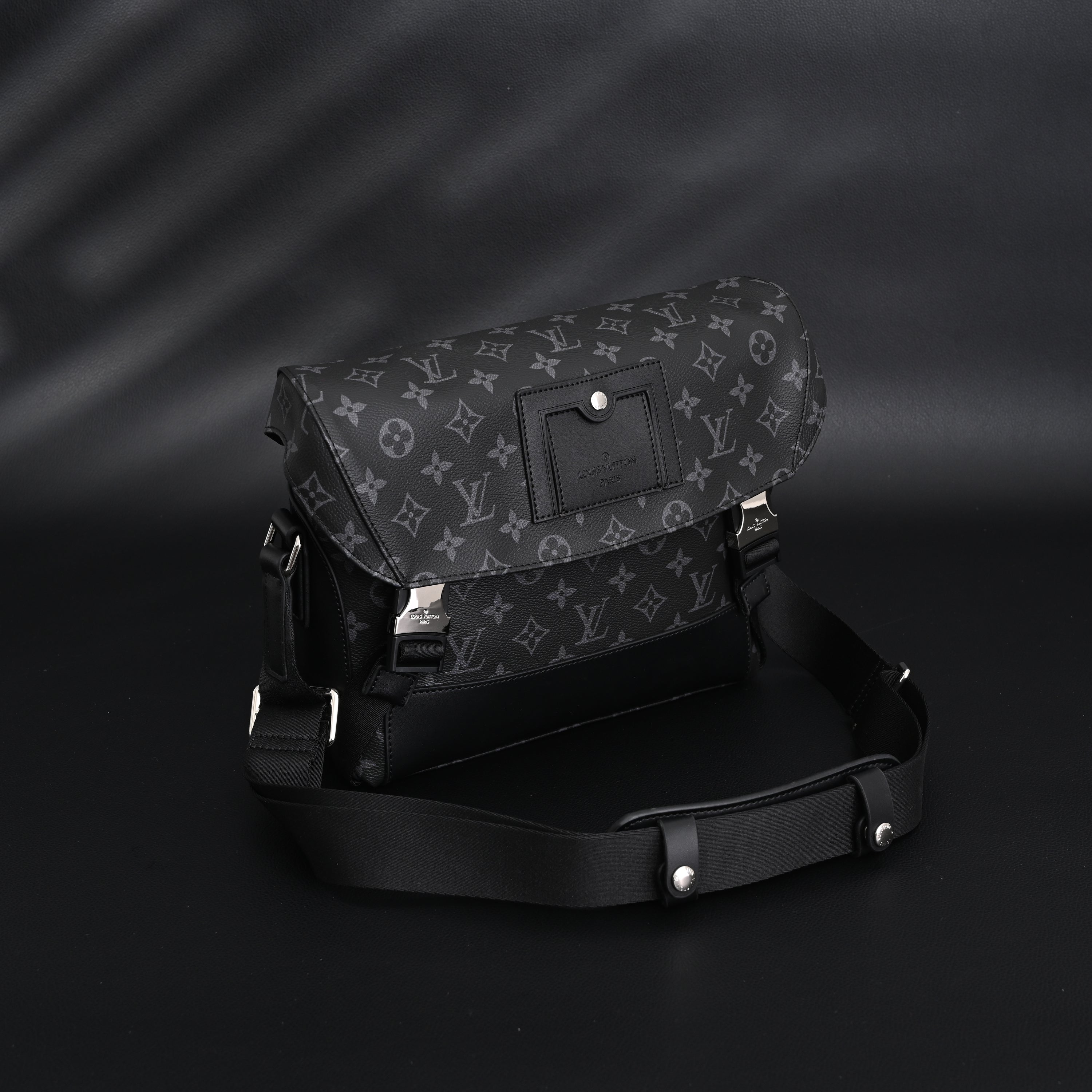Louis Vuitton Messenger Bag – Monogram Eclipse Canvas