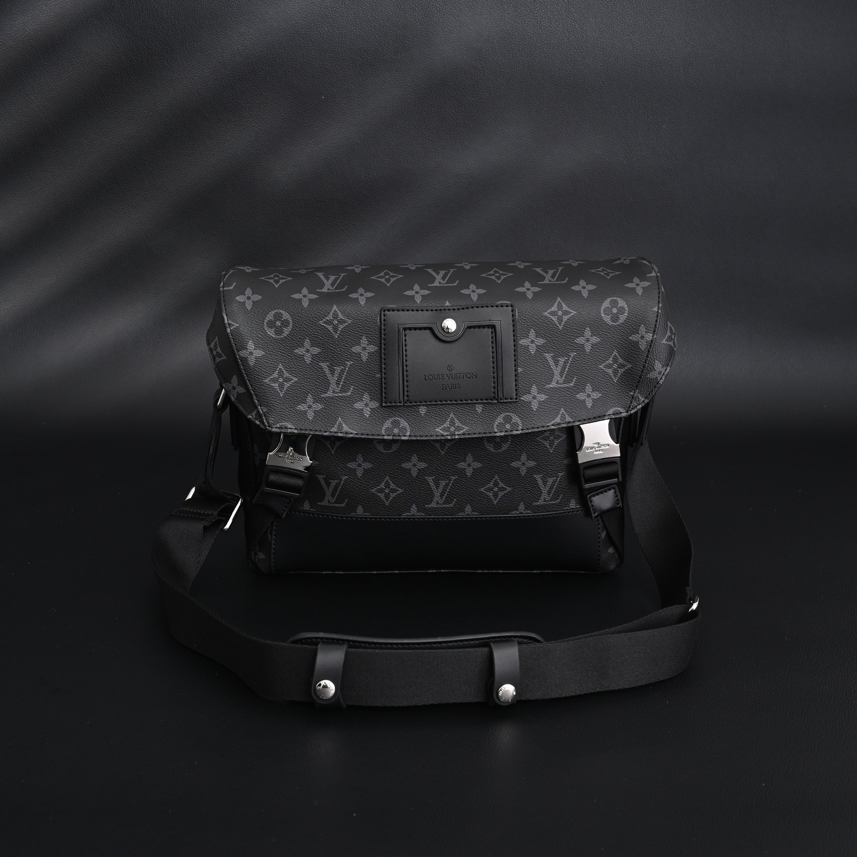 Louis Vuitton Messenger Bag – Monogram Eclipse Canvas