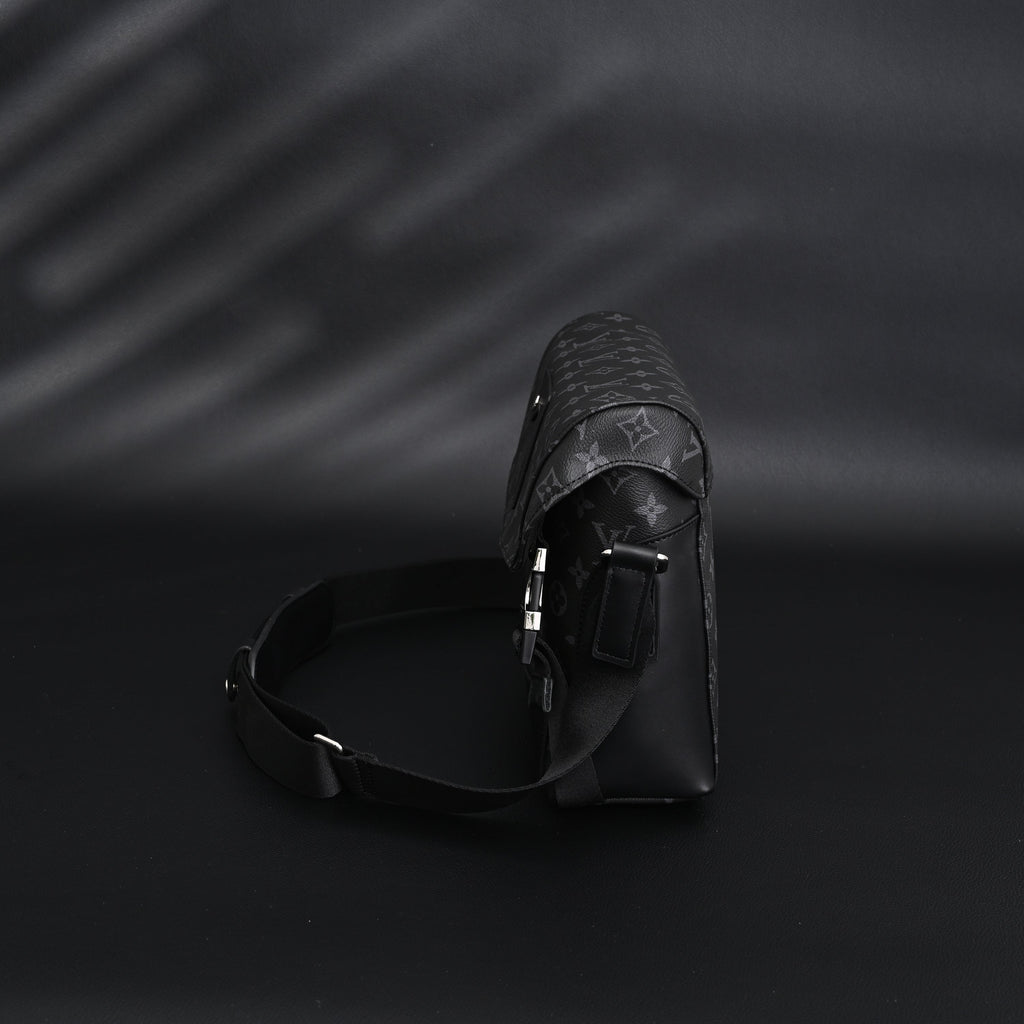 Louis Vuitton Messenger Bag – Monogram Eclipse Canvas