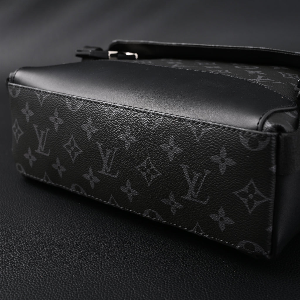 Louis Vuitton Messenger Bag – Monogram Eclipse Canvas