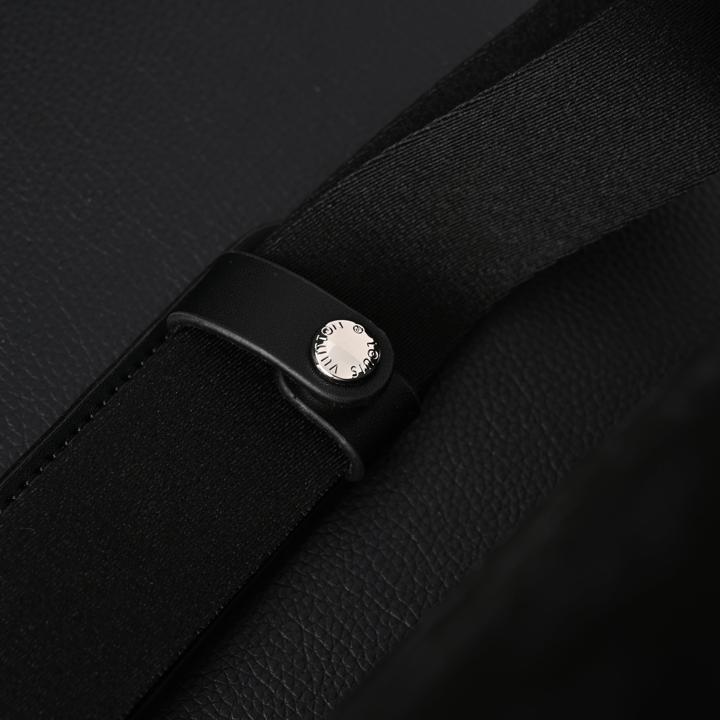 Louis Vuitton Messenger Bag – Monogram Eclipse Canvas